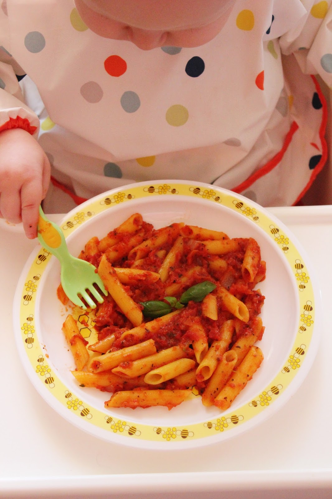 [BLW] Makaron z sosem pomidorowym i bazylią Tysia Gotuje blog kulinarny