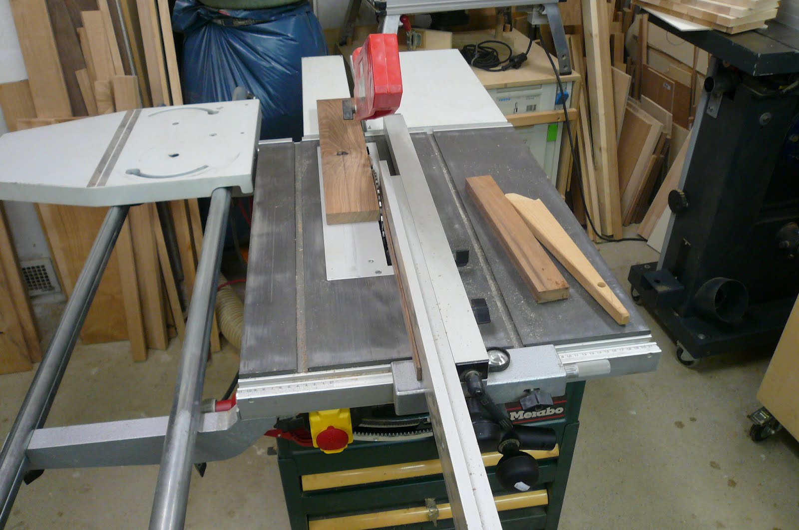 Holz Zeitung: Korridorschrank - 19.02.2012