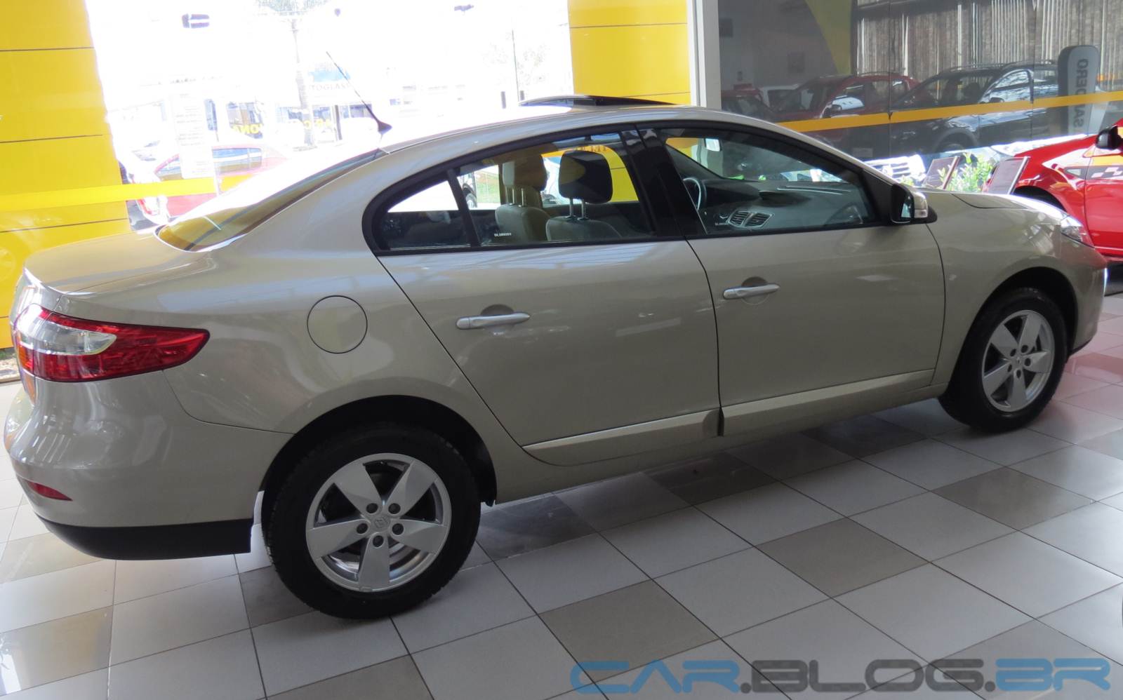 Лобовое стекло renault fluence