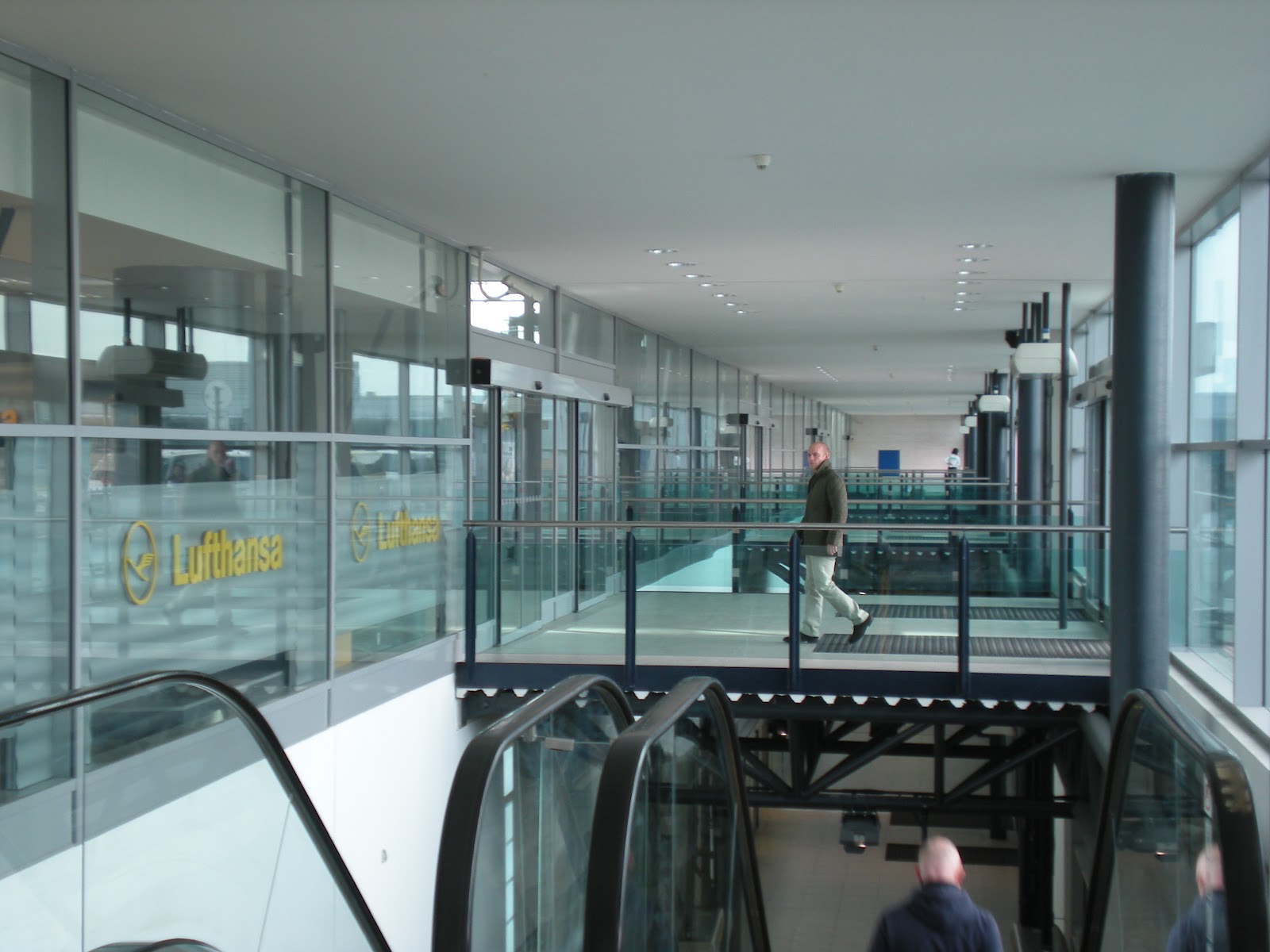 James Bond Locations: Miami international / Prague Ruzyne airport