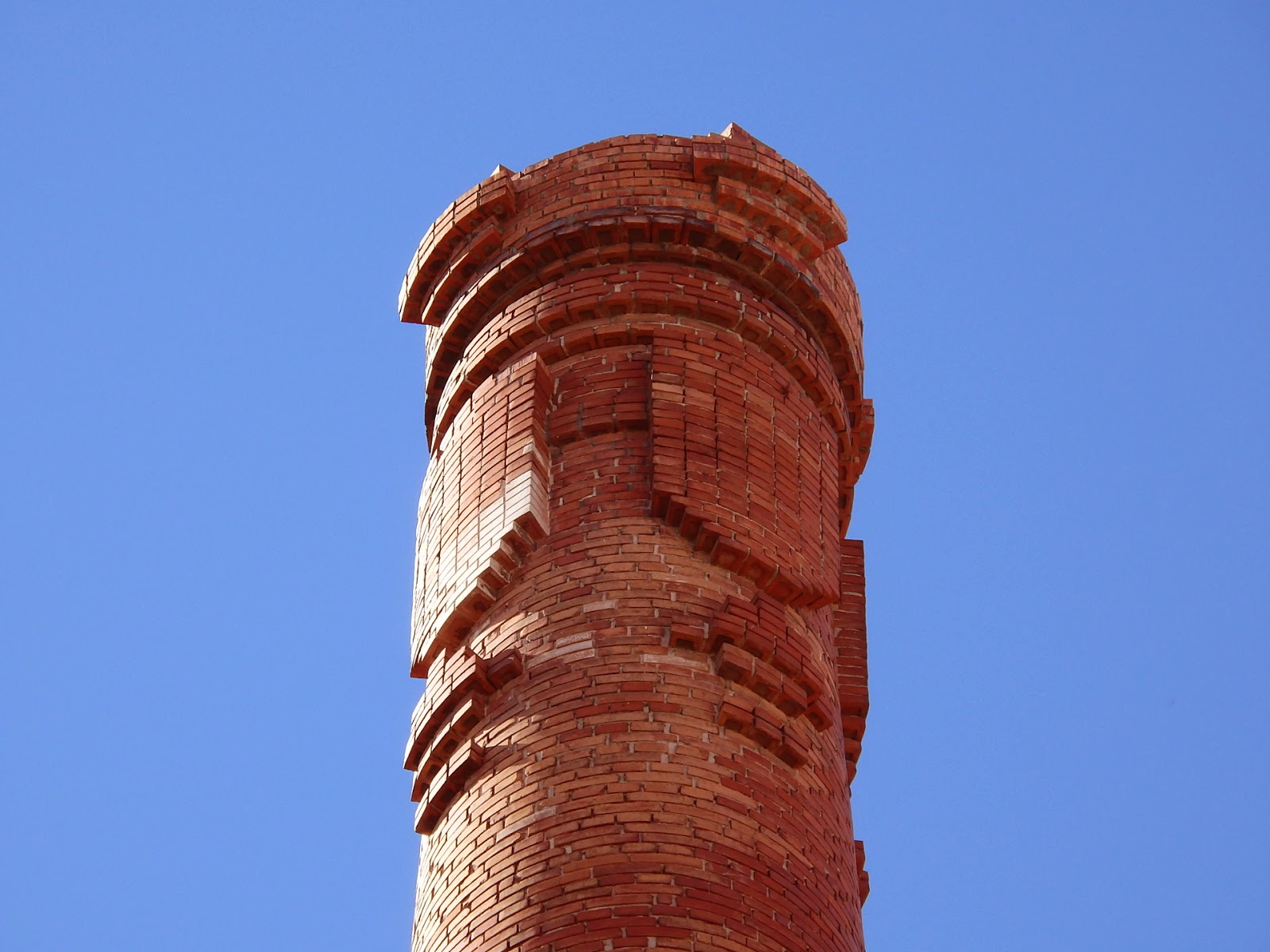 MadridMetropolis - Detalles de Madrid: Chimeneas olvidadas de Madrid