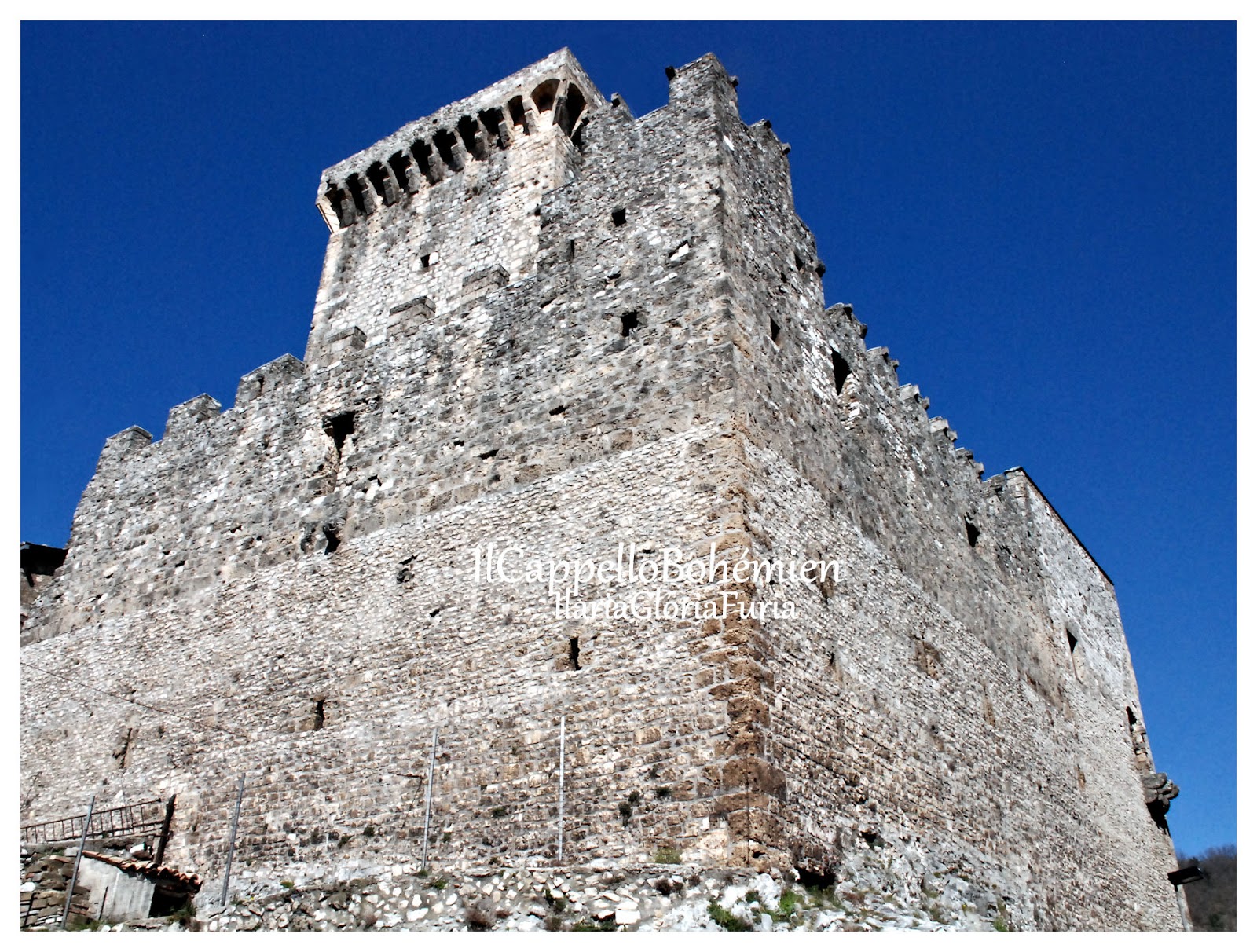 Il cappello Bohémien Il Castello Caetani di Trevi nel Lazio