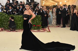 Miley Cyrus and Kylie Jenner at 2018 MET Gala Stunnign Divas ~  Exclusive 004