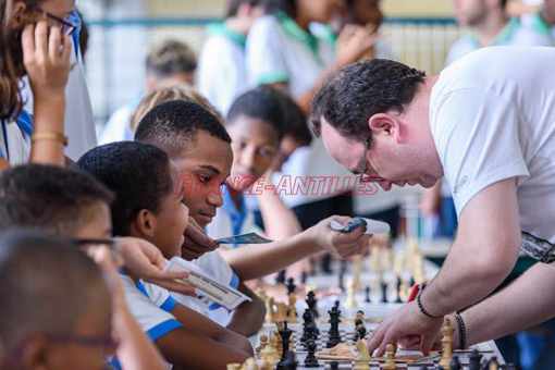 Une simultanée d'échecs jouée par le grand-maître Fabien Libiszewski - Photo © France-Antilles Une simultanée d'échecs jouée par le grand-maître Fabien Libiszewski - Photo © France-Antilles