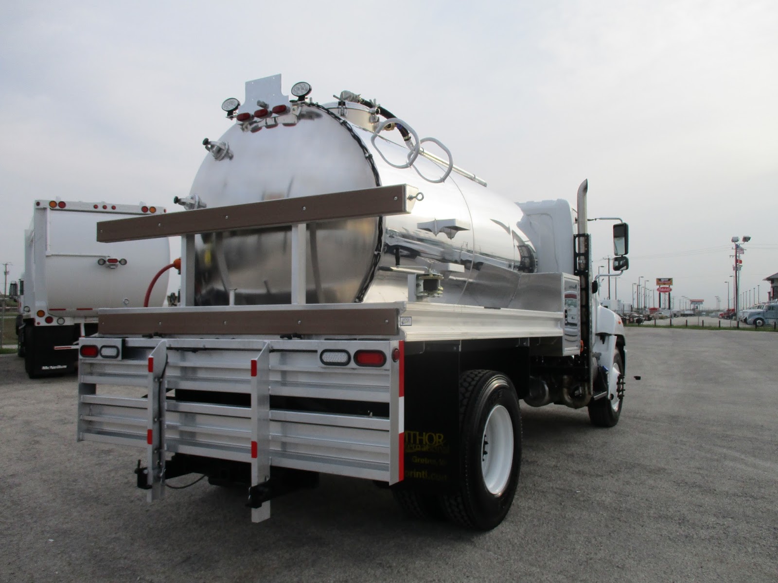 Bigtruckbrad's World of Work Trucks Hino Portable Toilet Trucks with Amthor Tanks