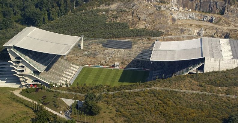 soutomoura-estadio1.jpg