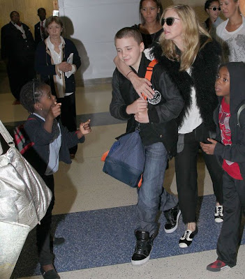 Pud Whacker's Madonna Scrapbook: Madonna and Family JFK Airport