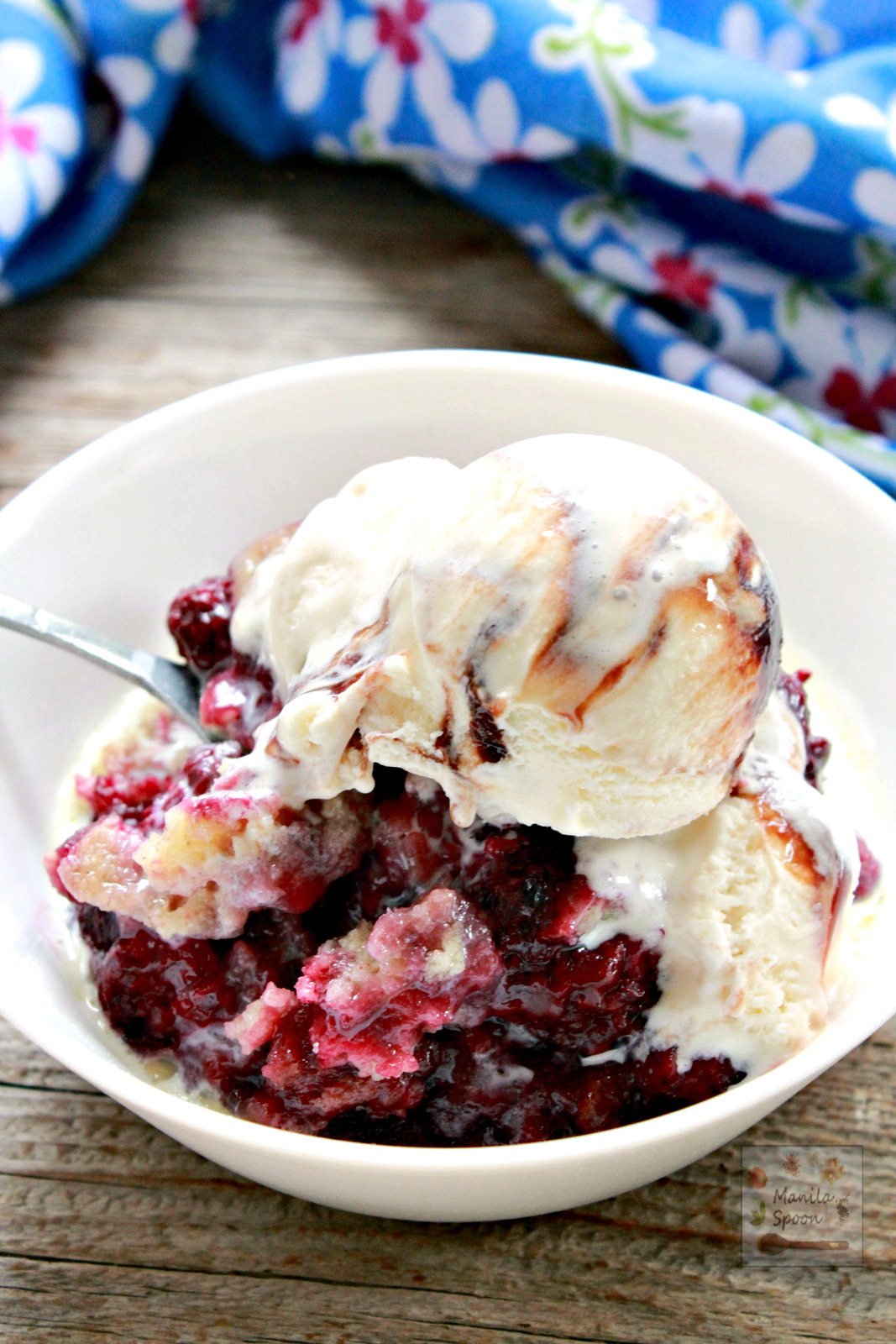 This is so amazingly delicious and unbelievably easy to make! Best of all, no baking required as your slow cooker does all the work. Serve warm with pouring cream or ice cream - heavenly! Slow Cooker Blackberry Cobbler