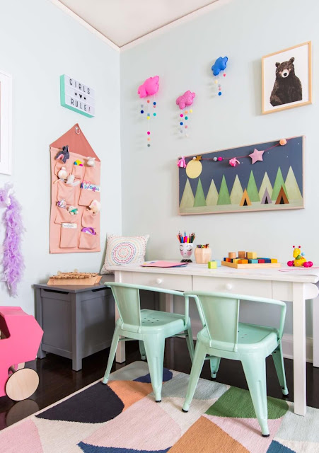 Emily Henderson Full Design Girls Playroom Whimsical Pink Playful 4 1024x1454 - Decorando un playroom segun Emily Henderson