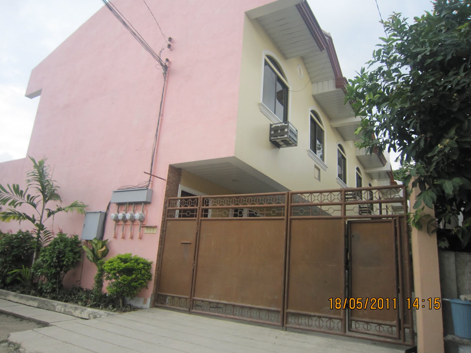 For Sale In Cebu For Sale 4 Door Apartment with an existing in