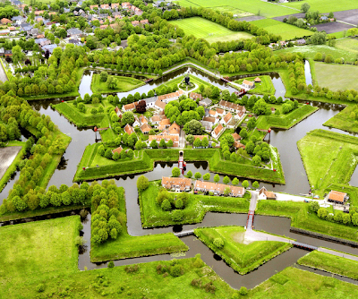 Fuerte en forma de estrella en Los Países Bajos - Fort Bourtange at Groningen, Netherlands.