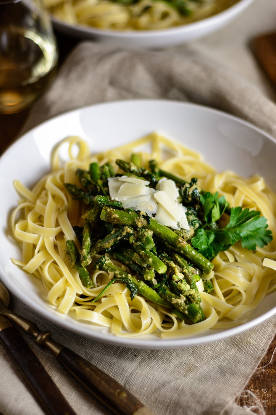 Ina Is(s)t: Tagliatelle mit grünem Spargel, Spinat und Petersilienpesto