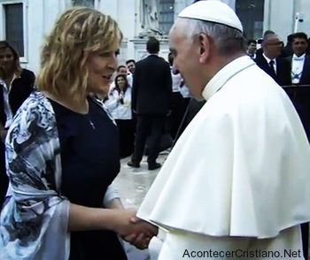 Darlene Zschech saludando al Papa Francisco.