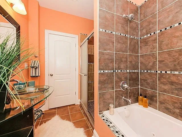real estate photo staged master bathroom