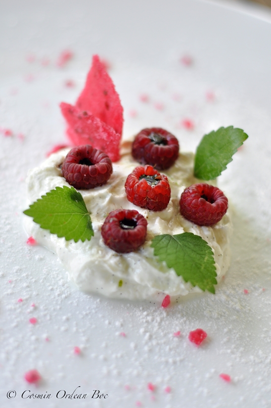 Quark cu zmeura si aceto balsamico