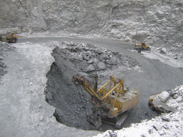 Машинист экскаватора. Машинист экскаватора карьер. Карьерный экскаватор терекс. Экскаватор case cx500. Экскаватор.