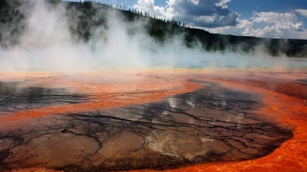 USGS ADVIERTE: De Emisiones de Gases Venenosos Del Volcán Yellowstone 😮 USGS ADVIERTE: De Emisiones de Gases Venenosos Del Volcán Yellowstone 😮