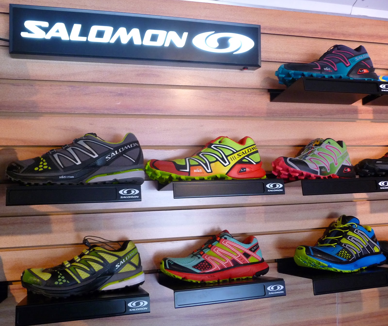 salomon road trainers