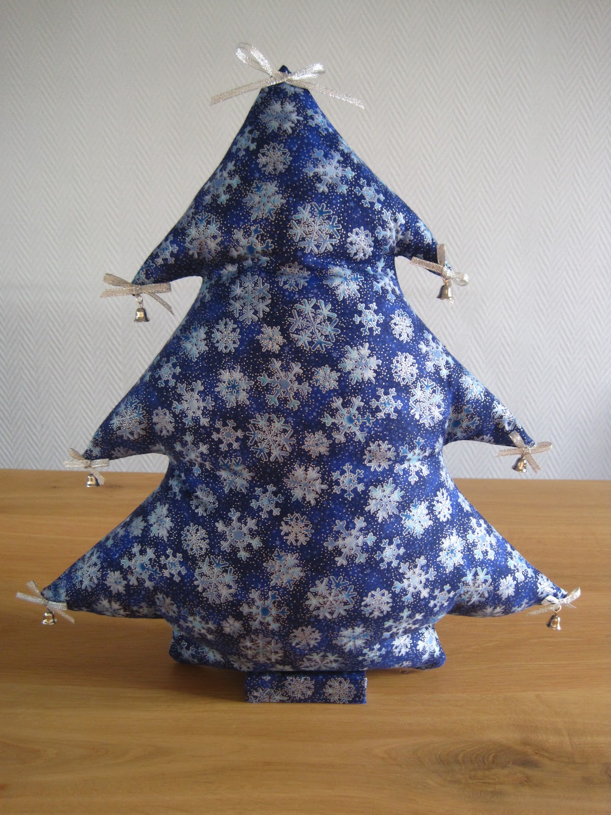 Made by Hannie Twee kerstbomen van stof.