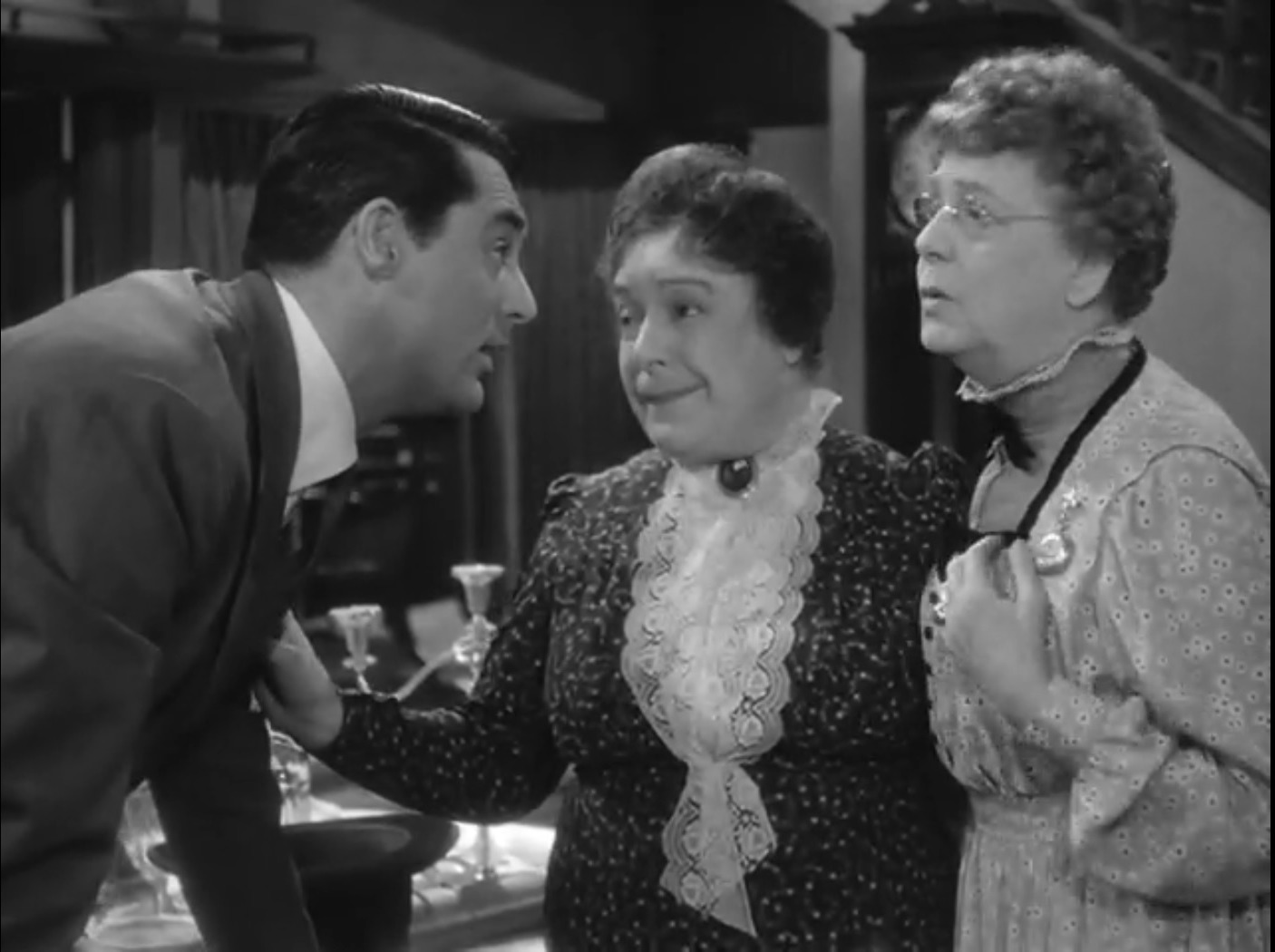 Holiday Film Reviews: Arsenic and Old Lace