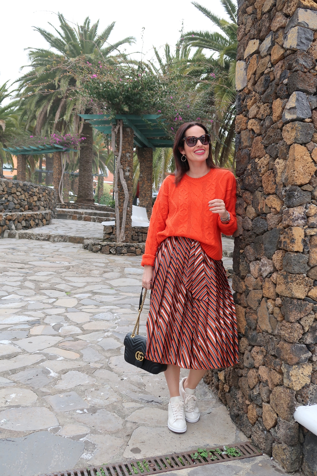 orange-outfit-streetstyle