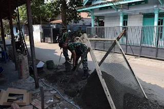 TNI Bedah Rumah Warga