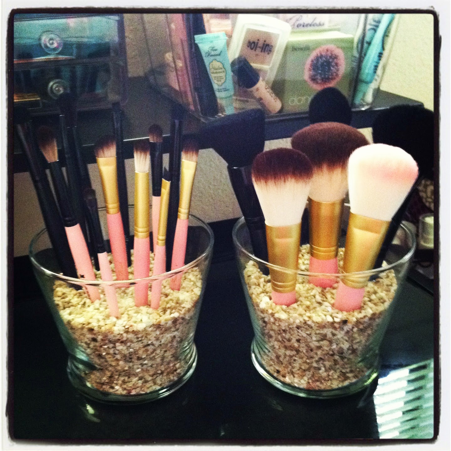 33 Makeup Brushes Storage Idea Glowlicious.Me Indonesia Beauty and