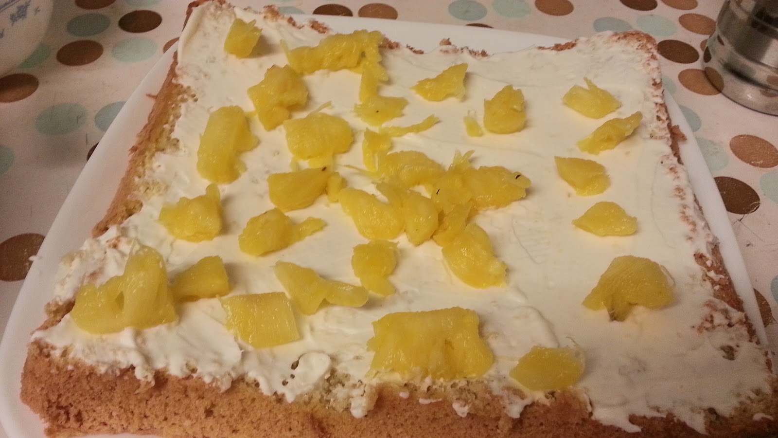 IamNotaChef.But Basic Sponge cake turned to Pineapple cake