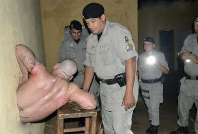 Gefangener bricht aus Zelle aus Gefangener bricht aus Zelle aus