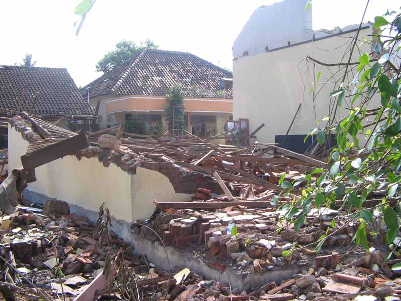 Blog Hadhara Kliping Bencana Alam di Indonesia 