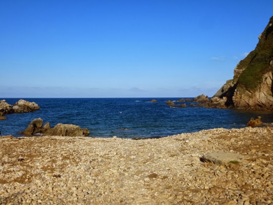 De la playa de Llumeres a la playa de Moniello Turismo por el Norte