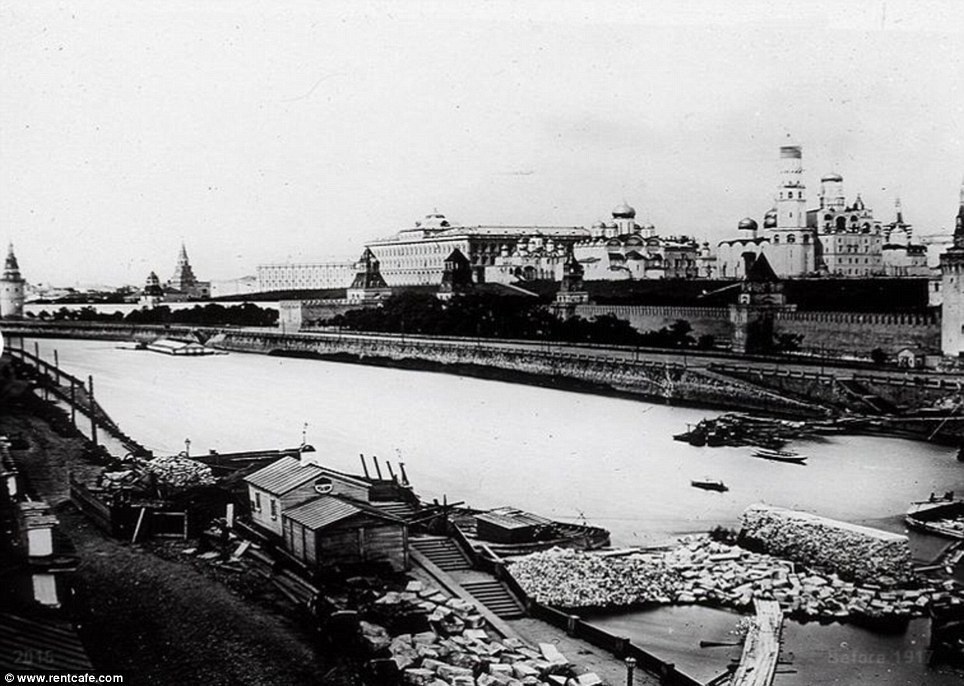 Moscow - 8 Then-And-Now Photos Show How Much Famous Cities Have Changed. Moscow - 8 Then-And-Now Photos Show How Much Famous Cities Have Changed.