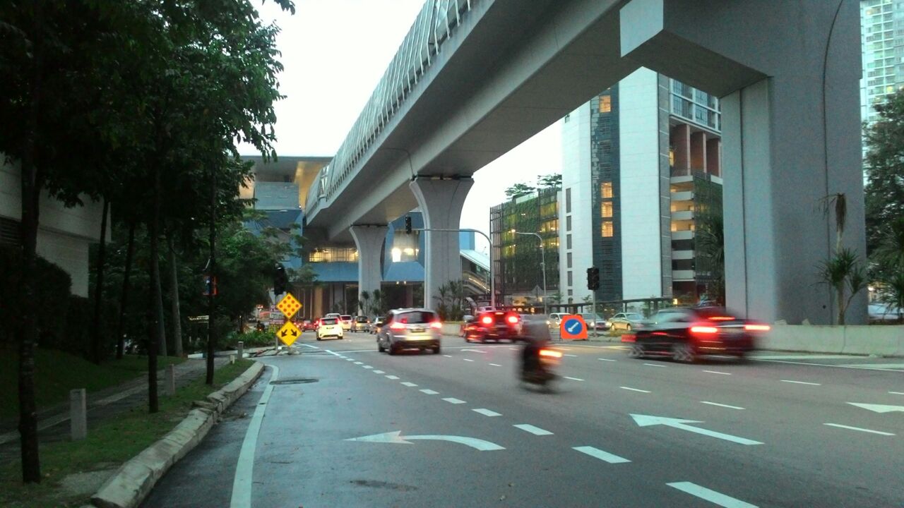 Laluan Bas Mrt Kajang / Stesen kl sentral bertindak sebagai hab yang
