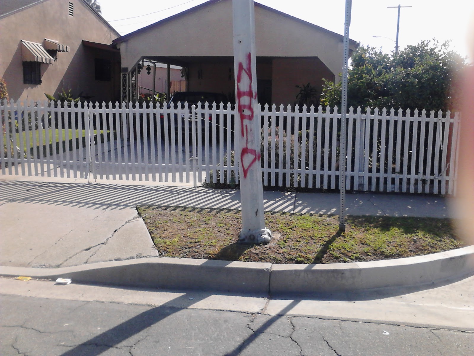 blood gangs graffiti neighborhood piru ( Compton , NHP )