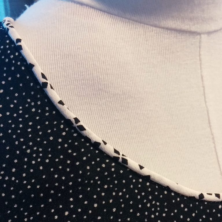 Binding technique How to sew a narrow French Bias Facing Passoa