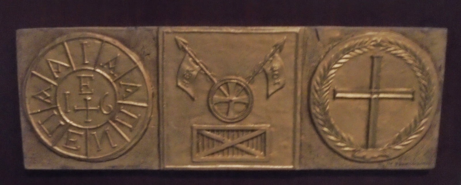 το έργο Σύμβολα Φιλικής Εταιρείας του Πραξιτέλη Τζανουλίνου στο Πολεμικό Μουσείο των Αθηνών