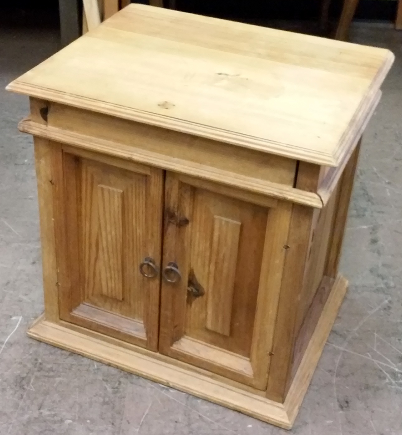 UHURU FURNITURE & COLLECTIBLES SOLD Mexican Pine End Table 45