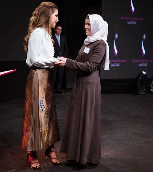 Queen Rania wore Fendi Botanical Jacquard Skirt, Jimmy Choo sandals, Dior Clutch bag