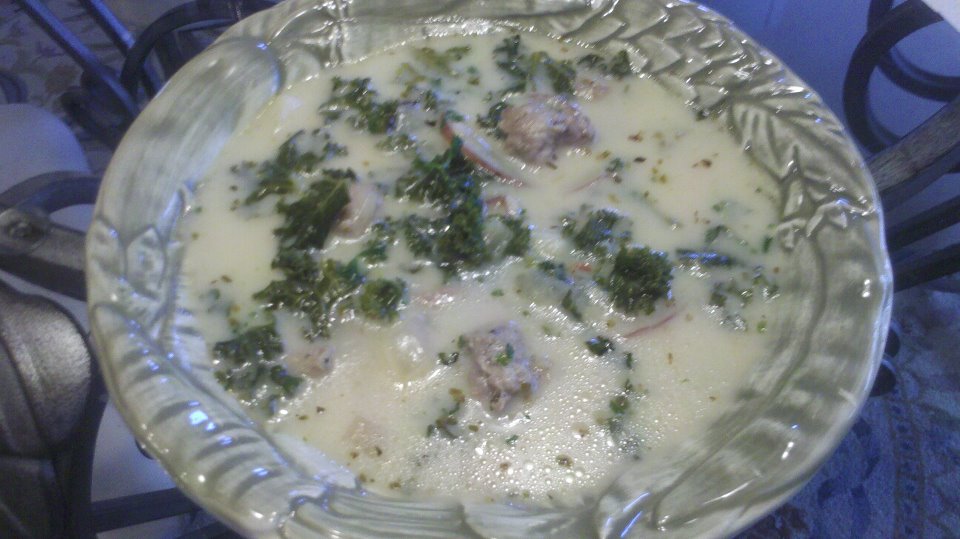 Dawn's Blogalicious: My Version of Olive Garden's Zuppa Toscana Soup
