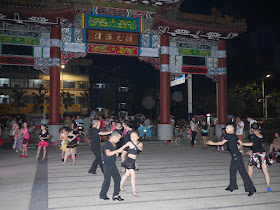Children dancing at Datang Park (大塘公园) in Bengbu