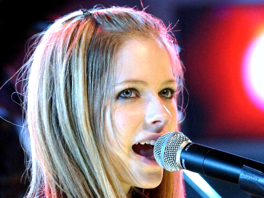 http://3.bp.blogspot.com/-hiNOqz0POaM/T8LIDYqSRVI/AAAAAAAAAJA/MkoYJAQq2DI/s1600/Avril+lavigne+wallpapers+4.jpg