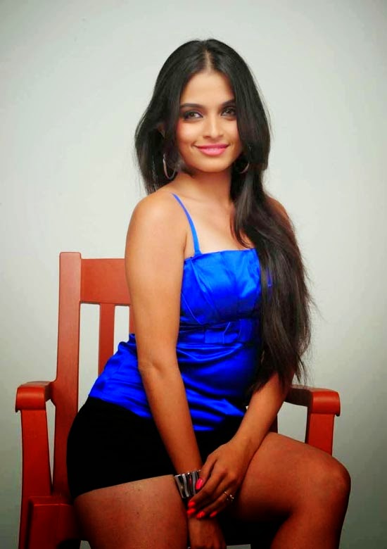 Sheena Shahabadi Exposing Her Hot Thighs In Photoshoot