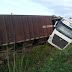 BAHIA / Trem descarrilha, tomba e atinge carreta no interior da Bahia