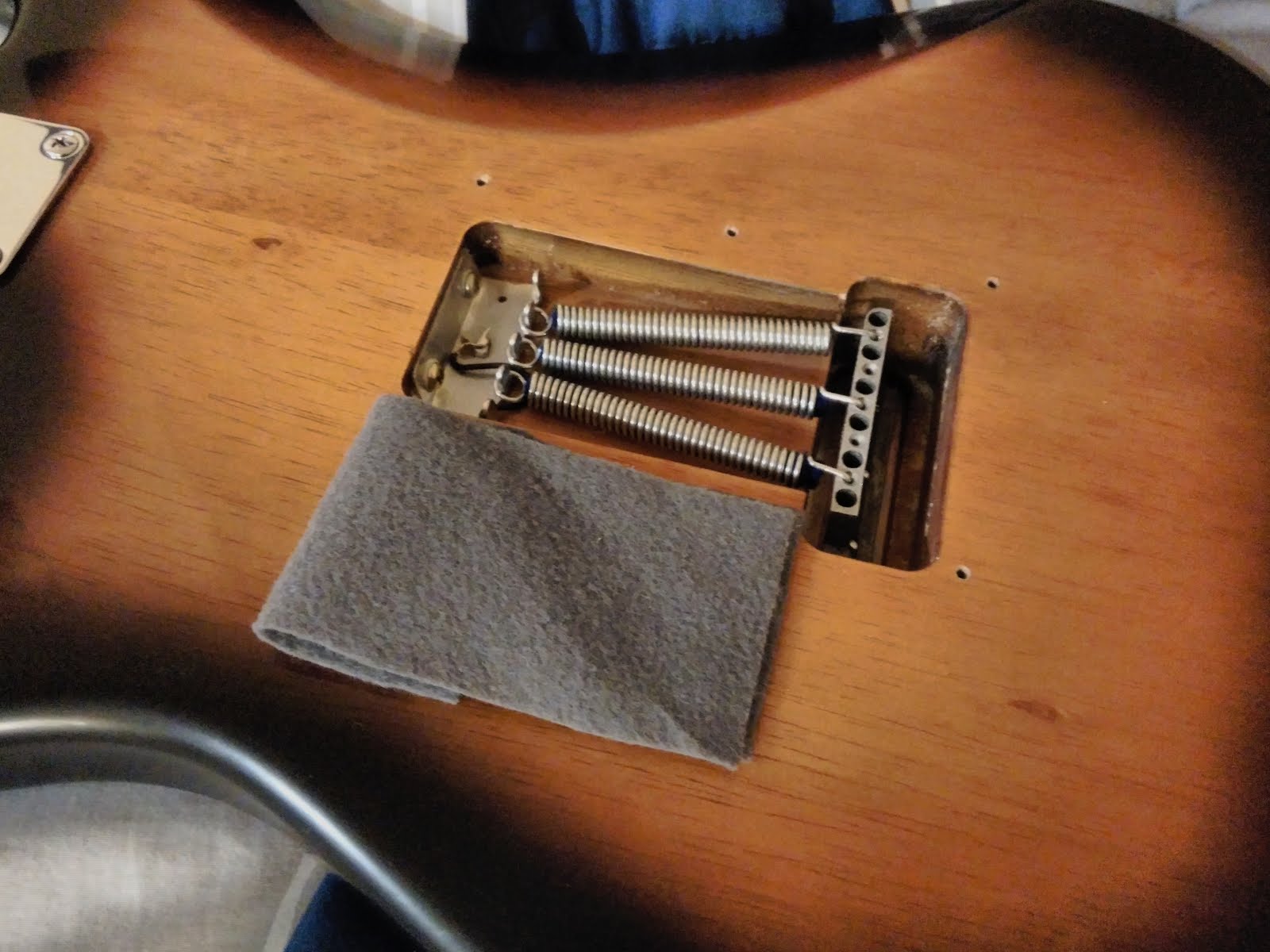 [Mattwins] How to dampen Strat tremolo springs