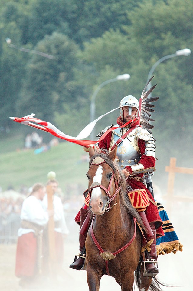 Dariusz caballeros Winged Hussar armor a replica