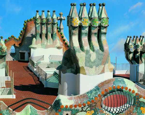 Didáctica de la historia: Sofía y Bea: CASA BATLLÓ, Gaudi.