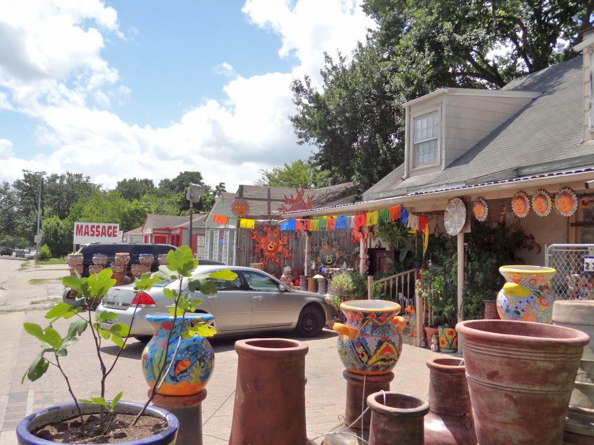 Houston Streetwise Mercado Mexico Mexican pottery shop on Richmond