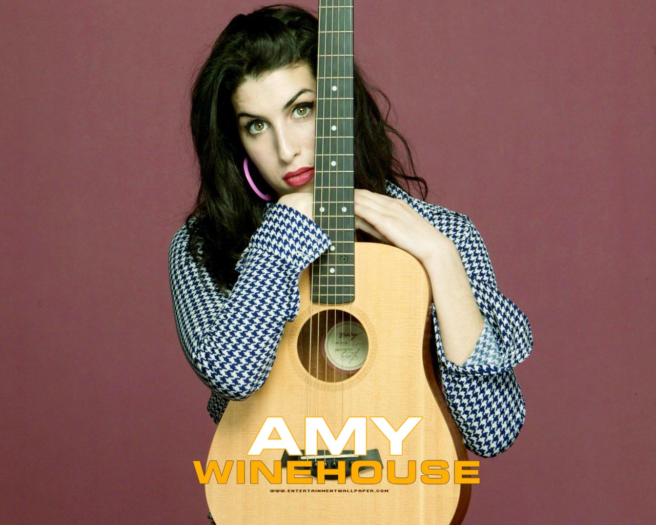 http://3.bp.blogspot.com/-hkdnyIsZzfg/UNHUtu9quYI/AAAAAAAAn7I/z7bcVVyWpV0/s1600/amy-winehouse-guitar.jpg