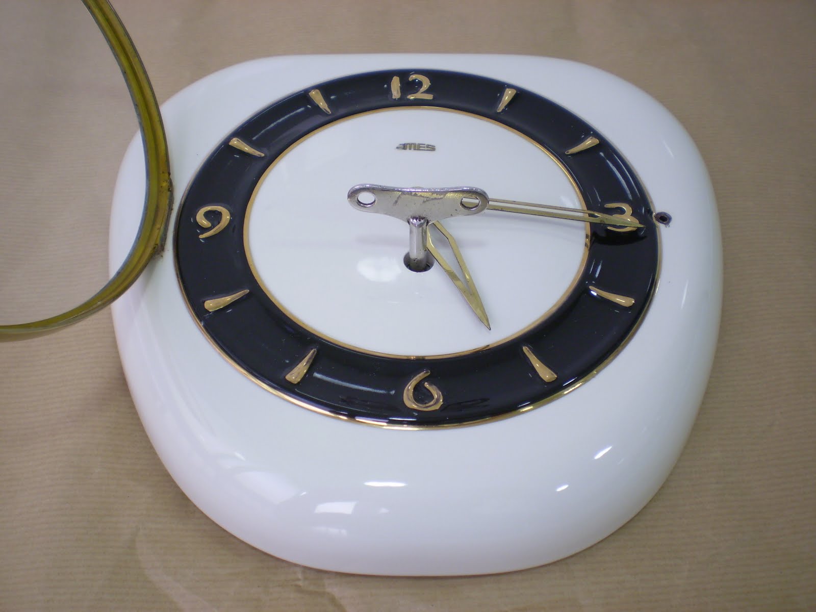 Vintagería: Reloj cocina en cerámica de pared, Ames, años 50