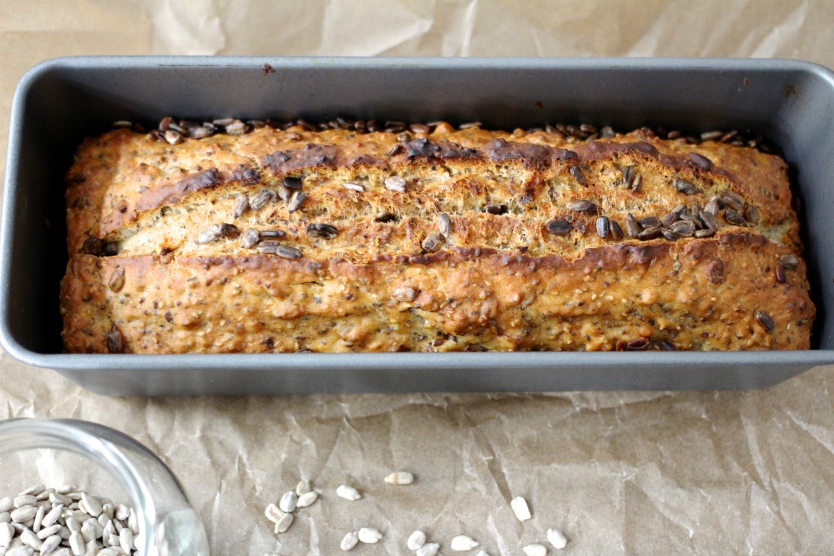 HOME OF HAPPY: LEINSAMEN BROT MIT SESAM UND SONNENBLUMENKERNEN